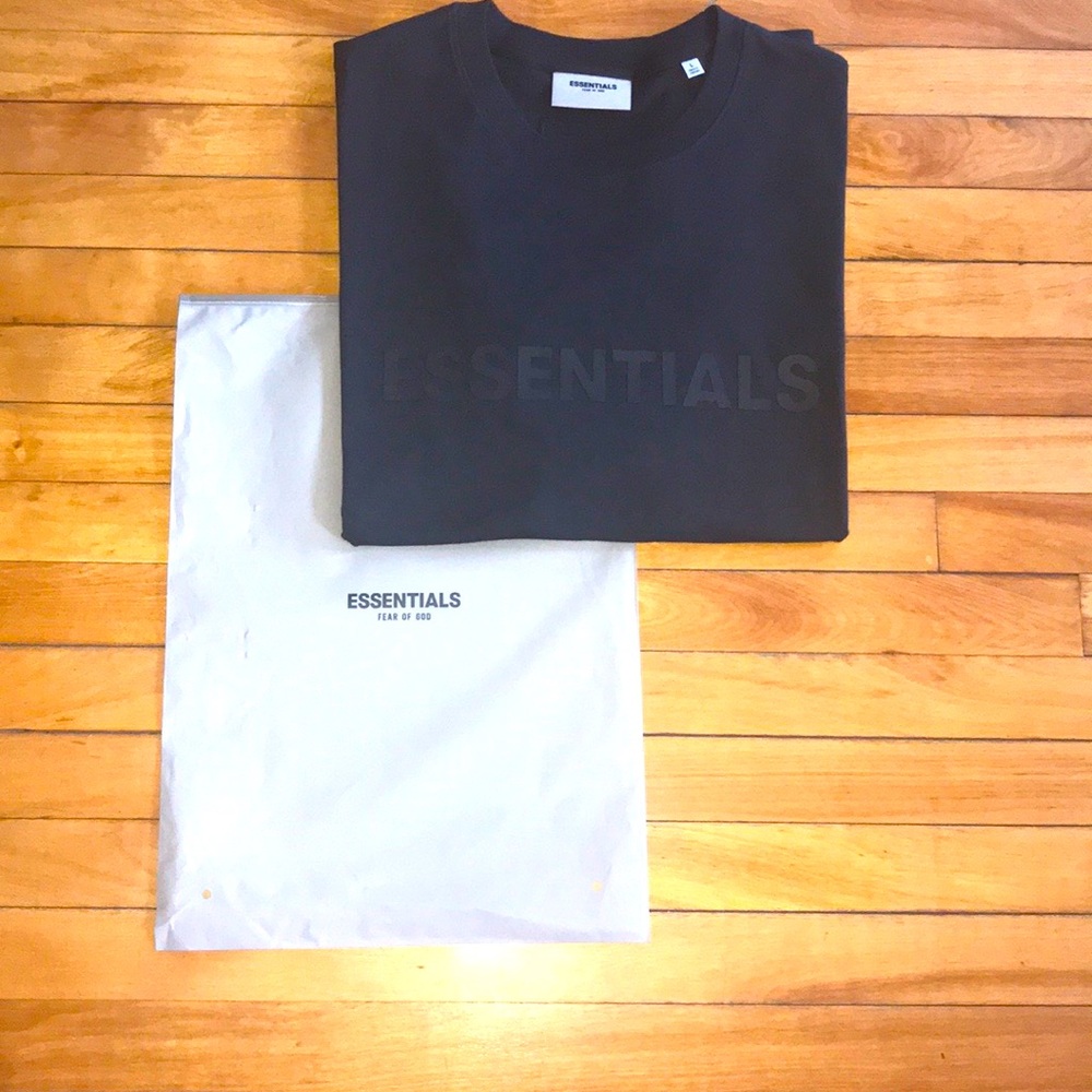 NWT💥 Fear Of God Essentials T-shirt 💥 Sz. L